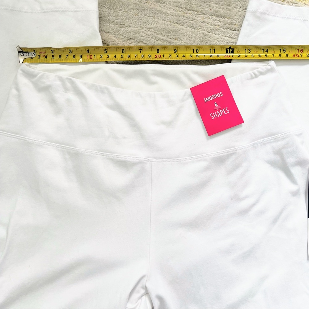 Weekend Routine White Capri Pants with Rhinestone Hem Size Large - Picture 3 of 8